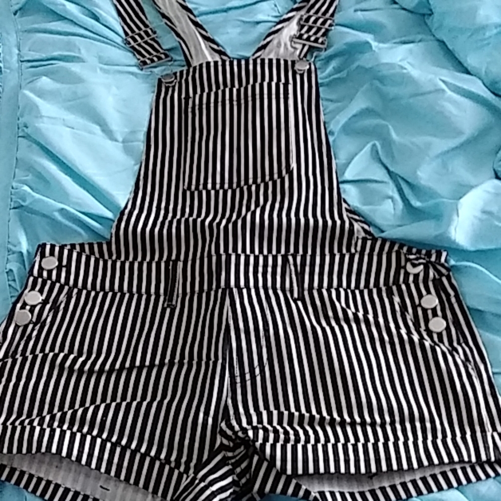 Overall shorts